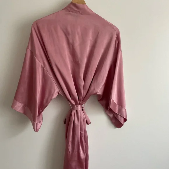Pink VS robe - Picture 3 of 3